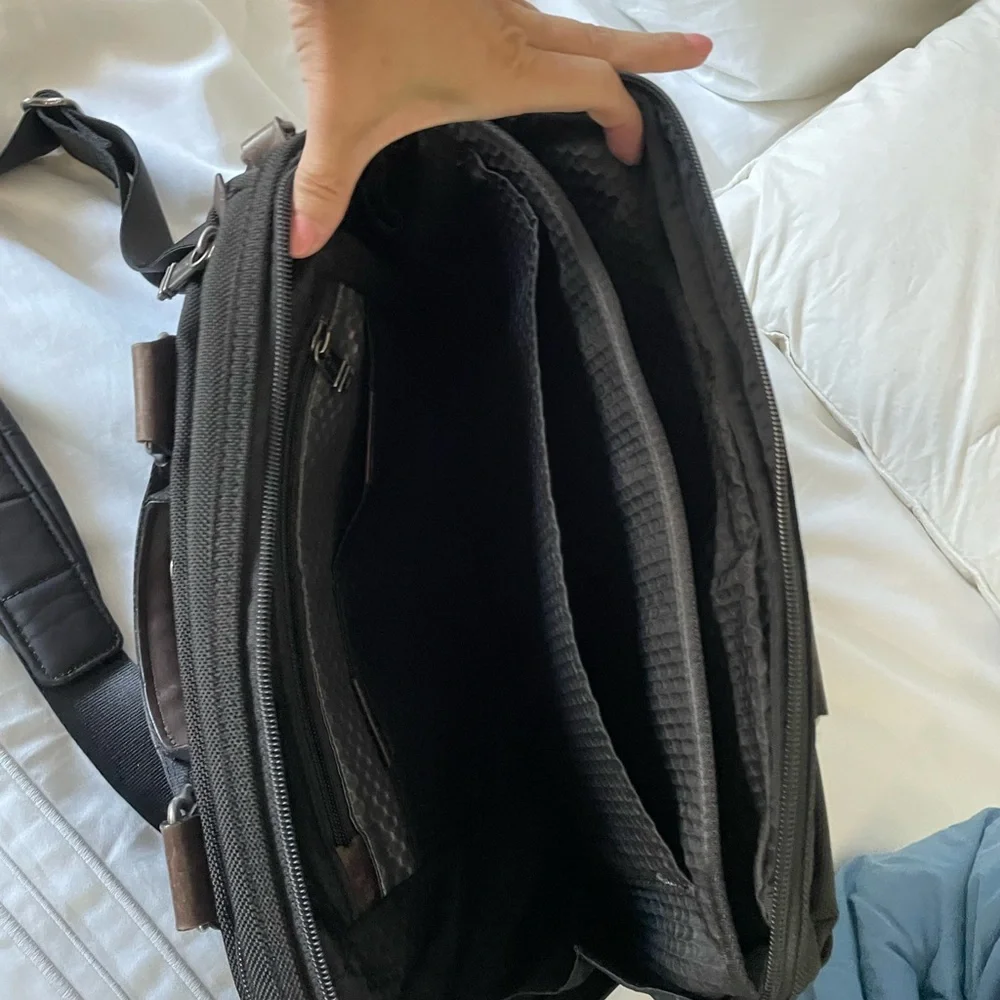 Tumi briefcase - like new condition
